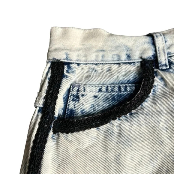 Vintage mini Jean skirt,women size 29?Acid wash, embroidered,patch,retro,boho - Picture 4 of 13